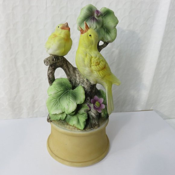 Vintage Bisque Porcelain Yellow Birds Music Box Figurine Made in Japan Working - Picture 3 of 10